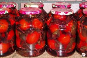 Ricetta: pomodori con basilico per l'inverno Pomodori con basilico e aglio per l'inverno